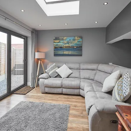 Host & - The Old Jail Barber's Shop Seamer