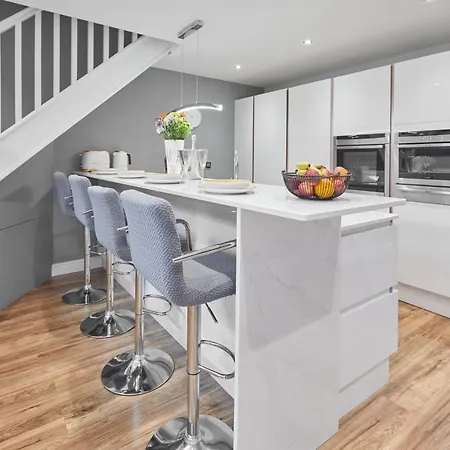 בית נופש Host & - The Old Jail Barber's Shop *