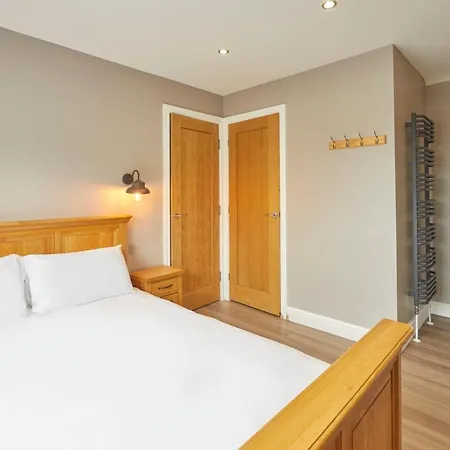 Host & - The Old Jail Barber's Shop Seamer