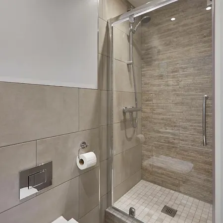 Host & - The Old Jail Barber's Shop בית נופש Seamer